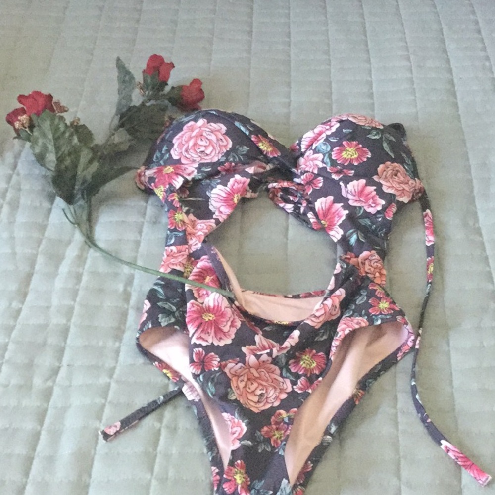 New but no tags Swimsuit